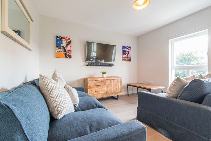 4 Bedroom Flat To Rent In Morrison Circus, Edinburgh, EH3