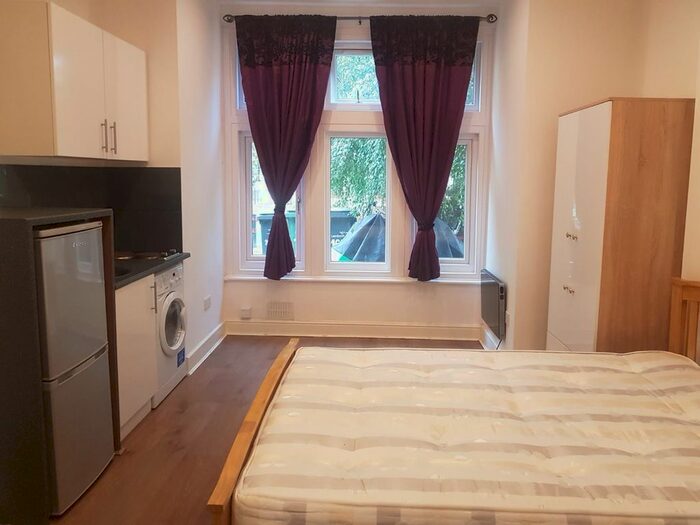 Studio To Rent In Fentiman Road, London, SW8