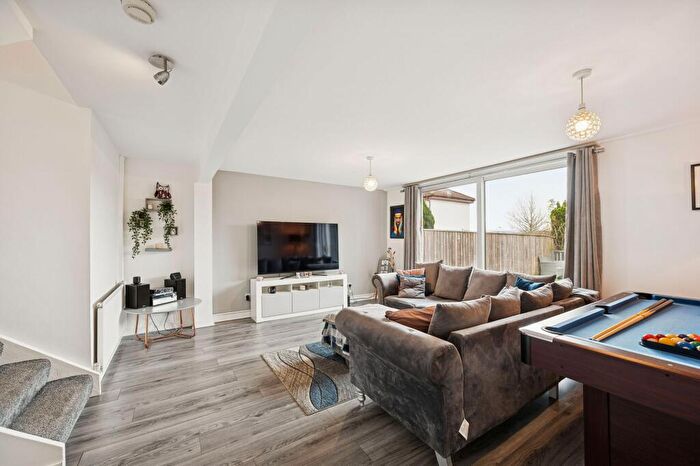 3 Bedroom End Of Terrace House For Sale In Hazel Grove, Livingston, EH54