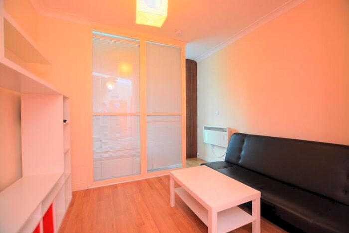 Studio To Rent In High Street, Slough, SL1