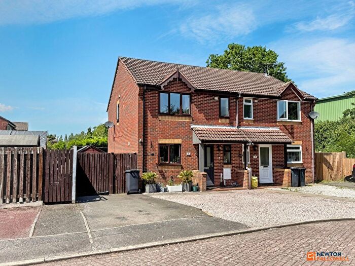 3 Bedroom Semi-detached House For Sale In Hawthorn Close, Coalville, LE67