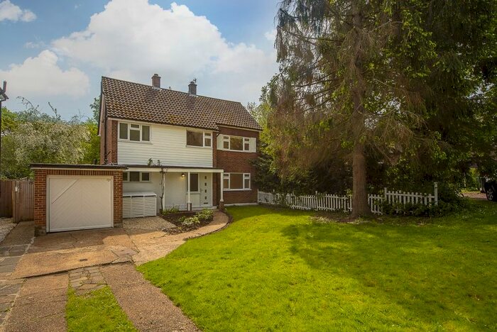 5 Bedroom Detached House To Rent In Henley Drive, Kingston Upon Thames, KT2