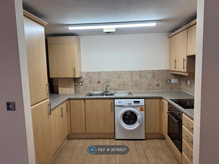 2 Bedroom Flat To Rent In Grove Mews, Bournemouth, BH6