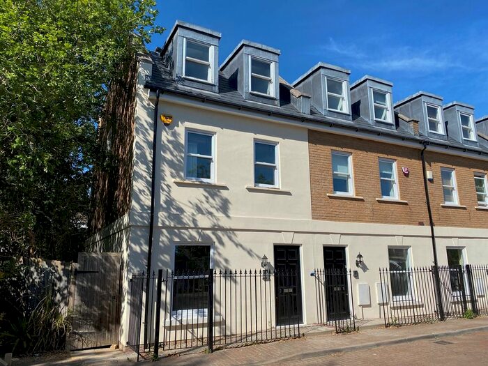 4 Bedroom End Of Terrace House To Rent In Pagoda Grove, West Norwood, London, SE27
