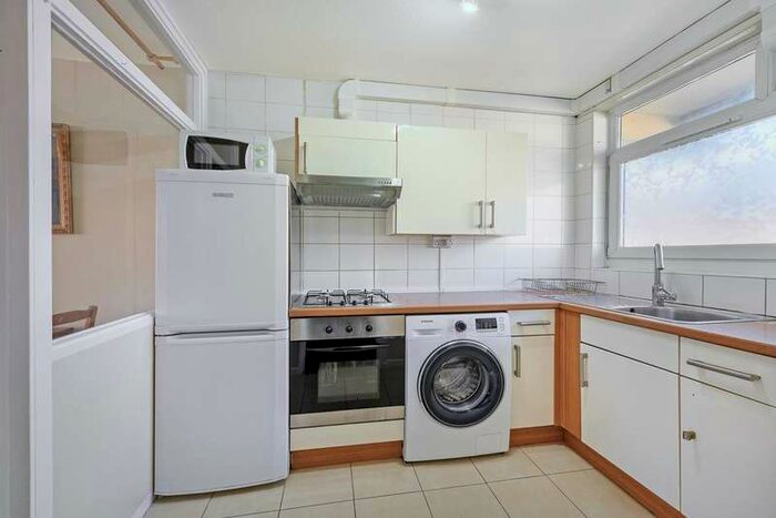 2 Bedroom Flat To Rent In Landor Road, SW9