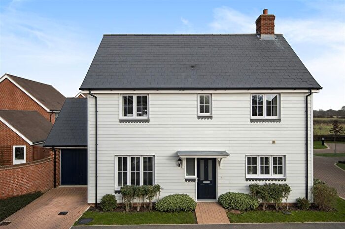 4 Bedroom Detached House For Sale In Hop Pocket Way, Headcorn, TN27
