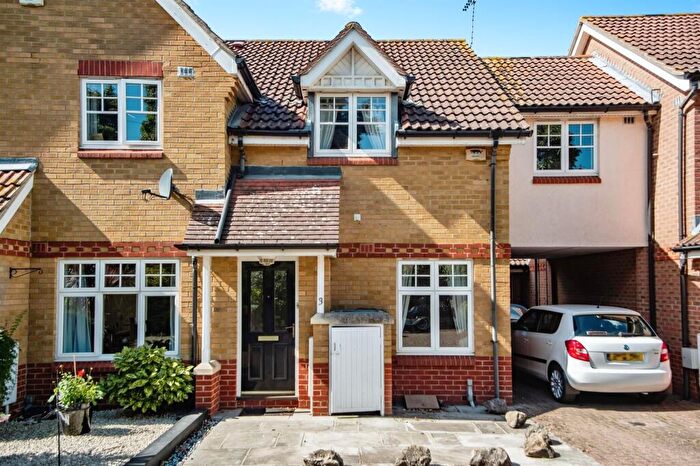 2 Bedroom Semi-Detached House For Sale In Newburgh Road, Grays, RM17