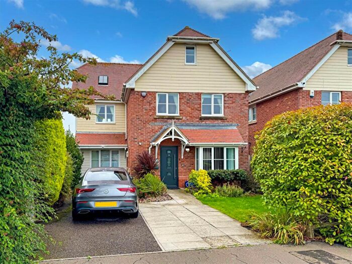 6 Bedroom Detached House For Sale In West View Drive, Yapton, Arundel, BN18