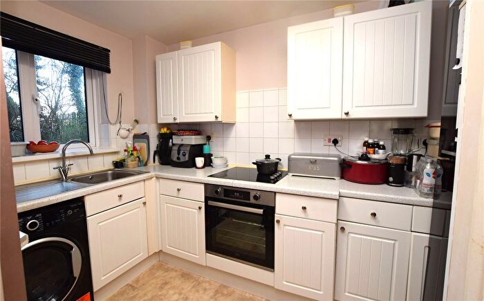 1 Bedroom Flat For Sale In Express Drive, Ilford, Essex, IG3