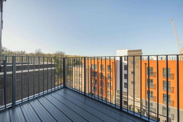 2 Bedroom Flat To Rent In St. Marys Road, Greenhithe, DA9