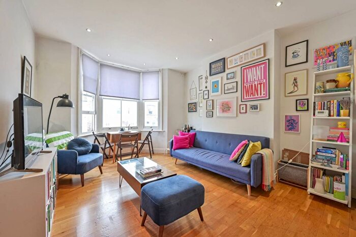 2 Bedroom Flat To Rent In Merton Road, Wandsworth, London, SW18