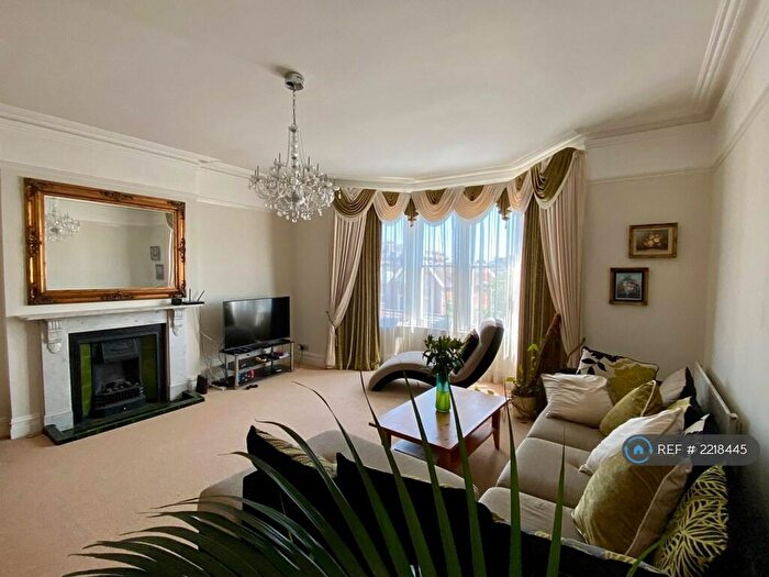 2 Bedroom Flat To Rent In Chantry Road, Bristol, BS8