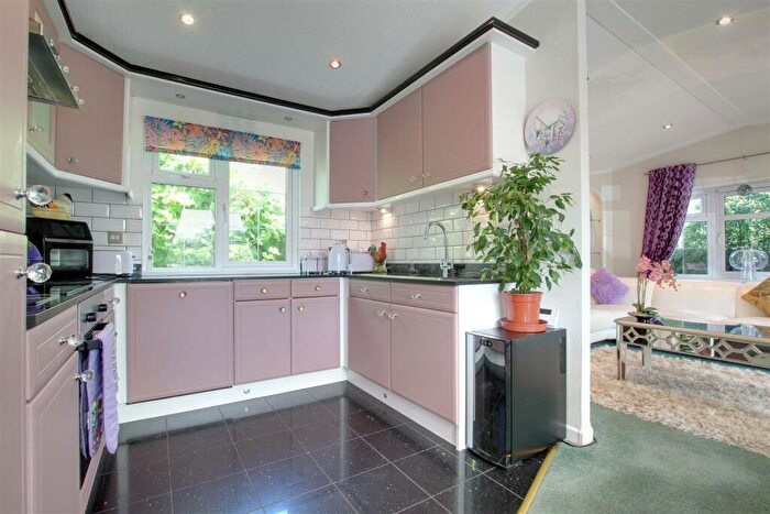 2 Bedroom Detached Bungalow For Sale In Eelmere Lane, Cowden, HU11