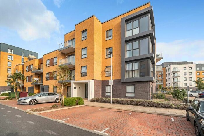 2 Bedroom Flat To Rent In Peregrine House, Kennet Island, RG2