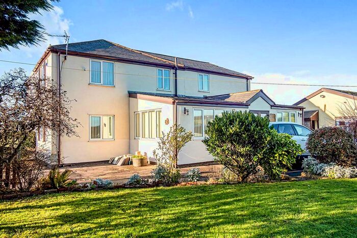 3 Bedroom Semi-Detached House For Sale In Huntow Cottages, Scarborough Road, Bridlington, East Yorkshire YO16