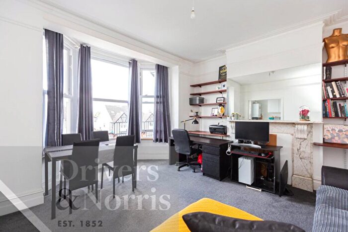 2 Bedroom Apartment To Rent In Alexandra Grove, Finchley, London, N12