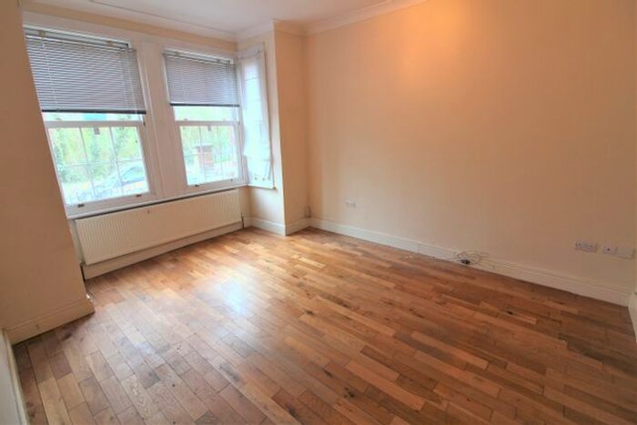 3 Bedroom Semi-Detached House To Rent In Chigwell Road, Woodford Green, IG8