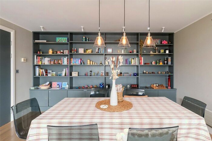 2 Bedroom Flat To Rent In Merganser Court, Star Place, E1W