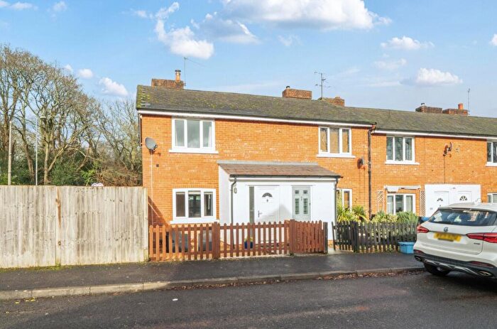 2 Bedroom End Of Terrace House For Sale In Alexandra Road, Aldershot, Hampshire, GU11