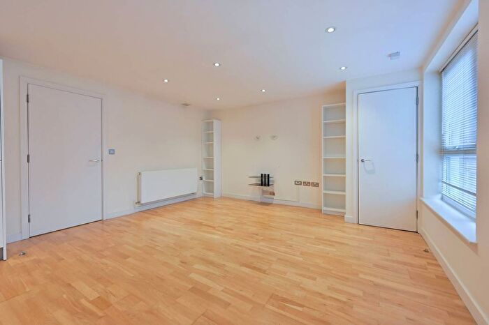 2 Bedroom Flat To Rent In Attenborough Court, Bushey, Watford, WD19