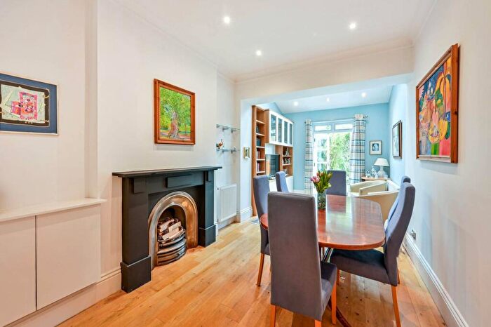 2 Bedroom Flat For Sale In Beaufort Road, Kingston, Kingston Upon Thames, KT1
