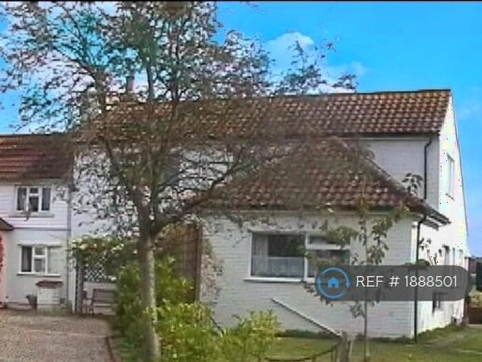 3 Bedroom Semi-Detached House To Rent In Leatherhead Road, Chessington, KT9