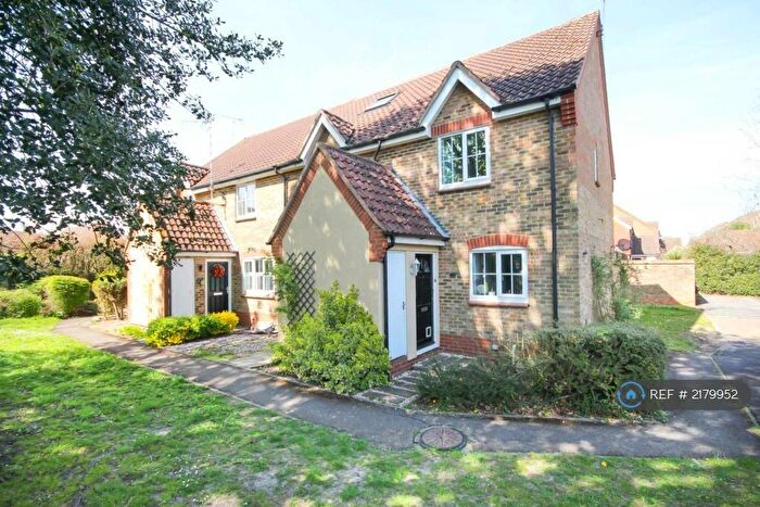 2 Bedroom End Of Terrace House To Rent In Macphail Close, Wokingham, RG40