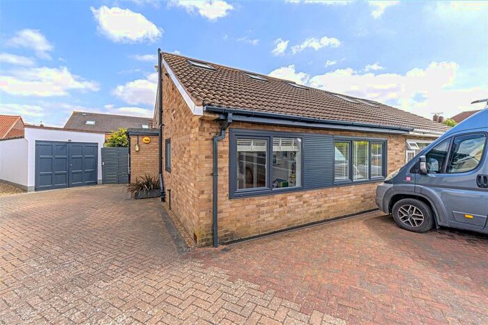 4 Bedroom Property To Rent In Hawthorn Close, Hampton, TW12