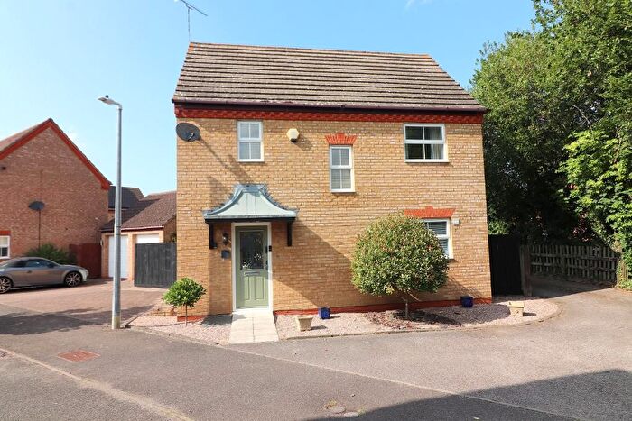 3 Bedroom Detached House For Sale In Meadhook Drive, Barton Le Clay, Bedfordshire, MK45