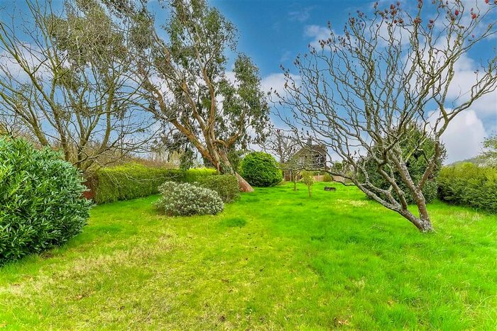 2 Bedroom Semi-Detached House For Sale In Round Street, Sole Street, Kent, DA13