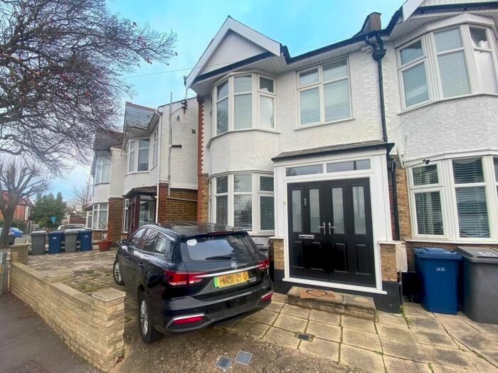 2 Bedroom Terraced House To Rent In Hutton Grove, North Finchley, N12