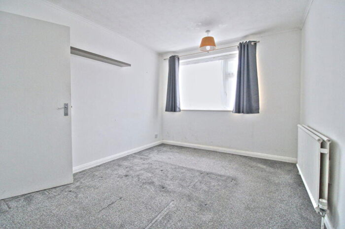 2 Bedroom Detached Bungalow To Rent In Gainsborough Crescent, Eastbourne, BN23