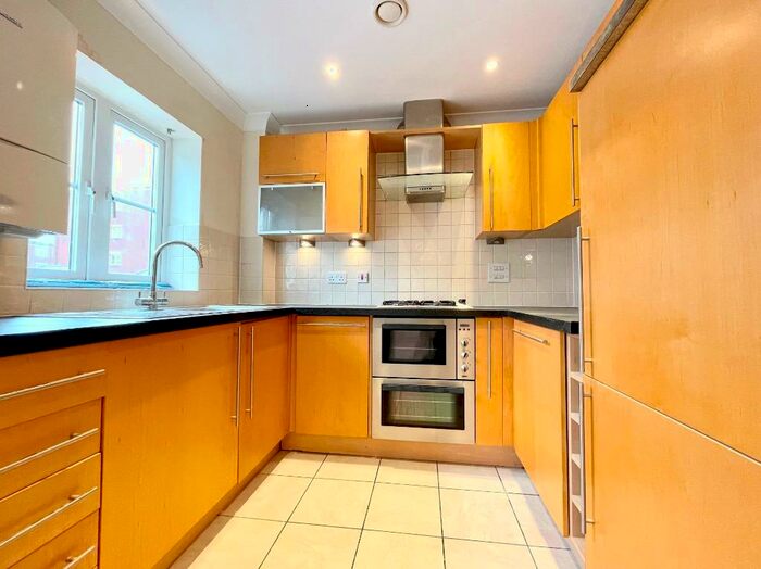 2 Bedroom Flat To Rent In Brookbank Close, Cheltenham, GL50