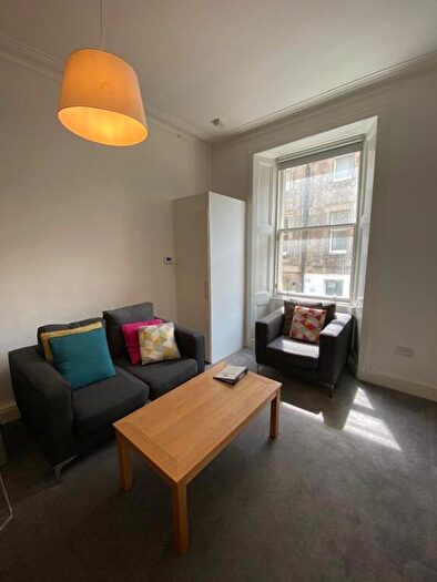 3 Bedroom Flat To Rent In Roseneath Place, Edinburgh, EH9