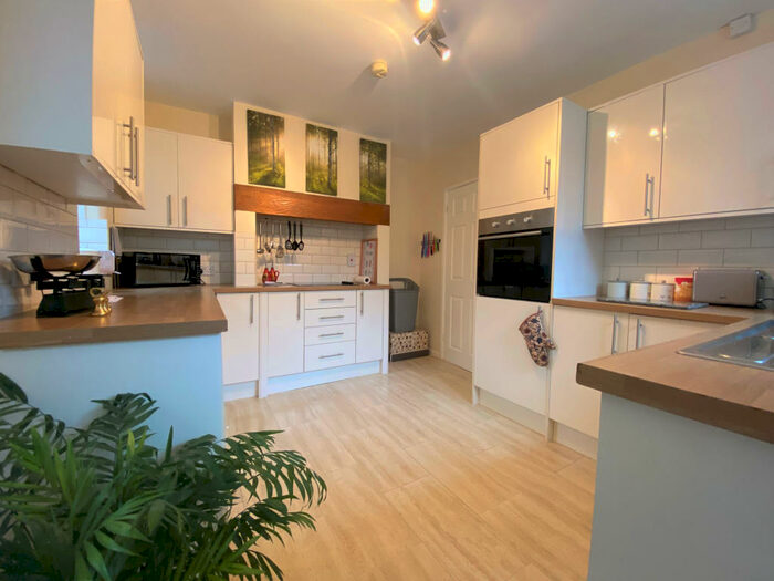 2 Bedroom Bungalow To Rent In Ellesmere Avenue, FY5