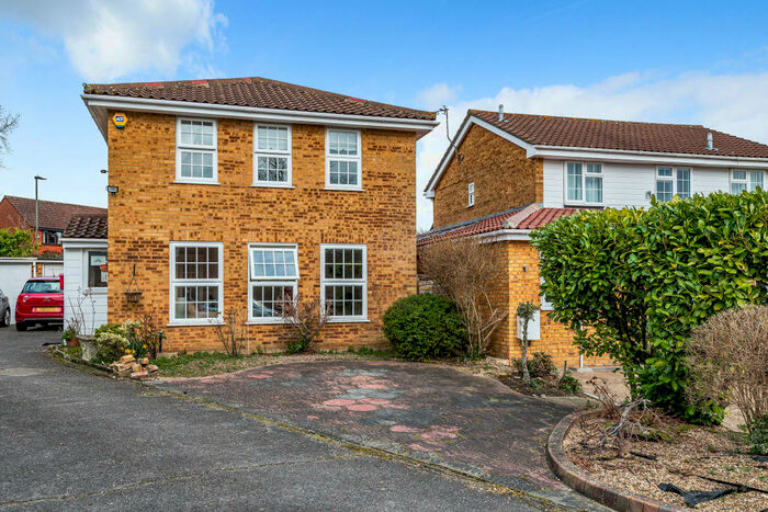 4 Bedroom House To Rent In Paddock Close, Orpington, BR6