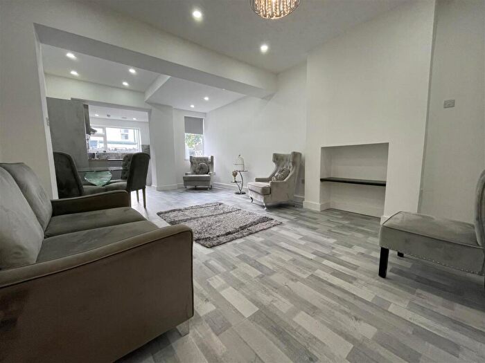 3 Bedroom Terraced House To Rent In Cyfarthfa Street, Cardiff, CF24