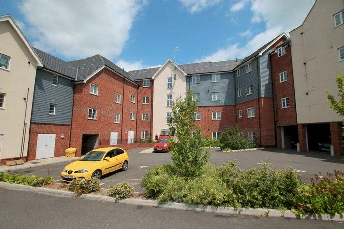 2 Bedroom Flat To Rent In Maidenbower, Crawley, RH10