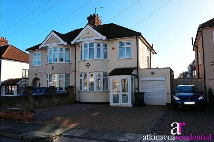 3 Bedroom Semi Detached House For Sale In Kilvinton Drive, Enfield, Middlesex, EN2