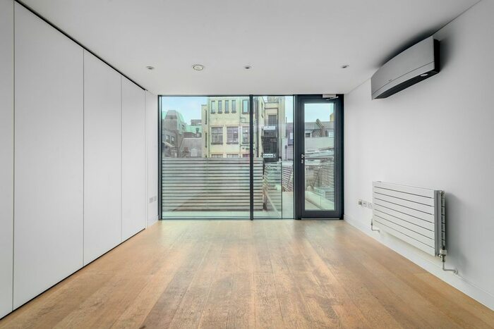 2 Bedroom Flat To Rent In Berwick Street, Soho, W1F