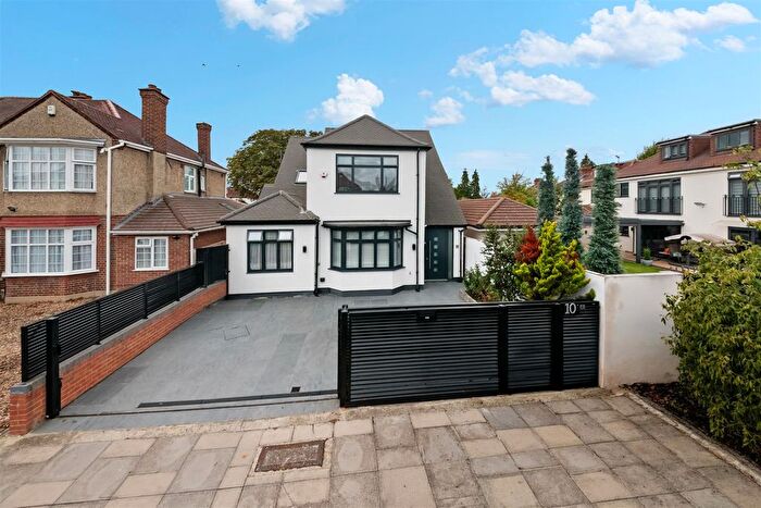 5 Bedroom Detached House For Sale In Manston Avenue, Norwood Green, UB2