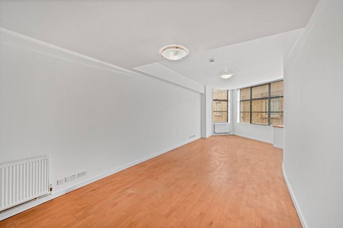 1 Bedroom Flat To Rent In Exchange Building, Commercial Street, E1