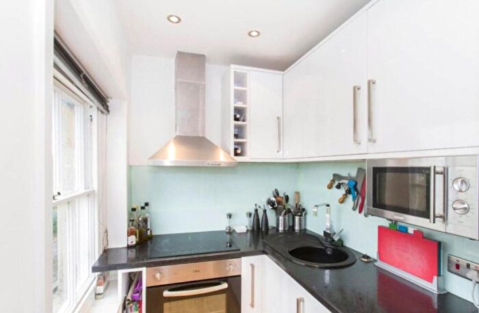 1 Bedroom Flat For Sale In Lansdown Crescent, Cheltenham, Gloucestershire, GL50