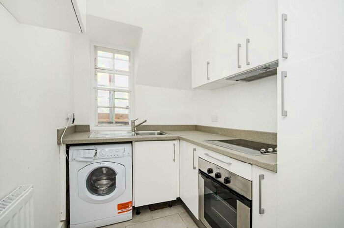 1 Bedroom Flat To Rent In Meadway Court, Hampstead Garden Suburb, London, NW11