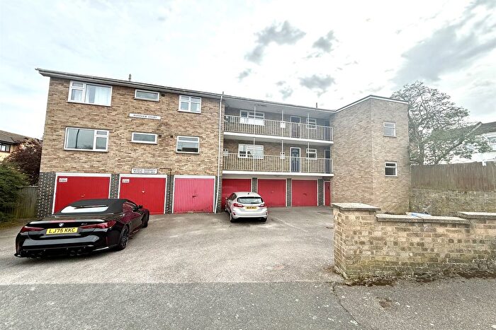 2 Bedroom Flat To Rent In Riverview Court, DA17