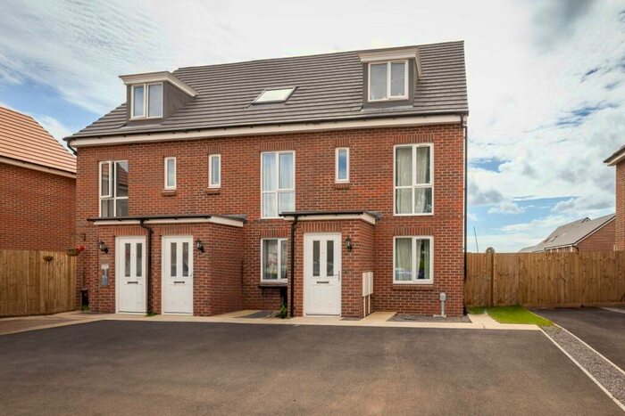 3 Bedroom Town House To Rent In Mallard Way, Lydney, GL15