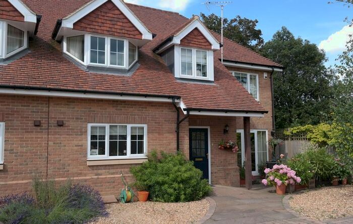 4 Bedroom Semi-Detached House To Rent In Baring Road, Beaconsfield, HP9