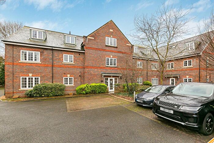 2 Bedroom Flat To Rent In Holywell Hill, St Albans, AL1