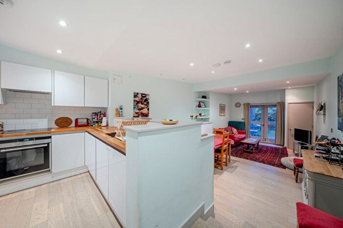 2 Bedroom Flat For Sale In Brandlehow Road, Putney London, SW15
