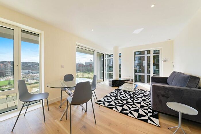 2 Bedroom Flat For Sale In Duke Of Wellington Street, Woolwich, London, SE18